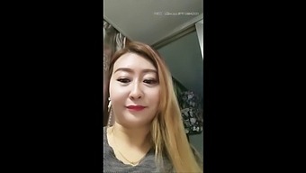 亚洲成熟妈妈自慰