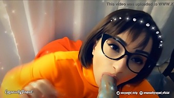 Velma和leitinho在硬核色情视频中激烈的口交场景