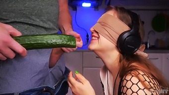 我心烦!朋友骗我!我给他口交了!
