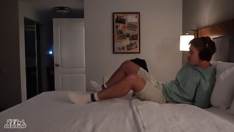 Accidental Meeting In The Hotel Room Results In A Hot And Natural Sex!