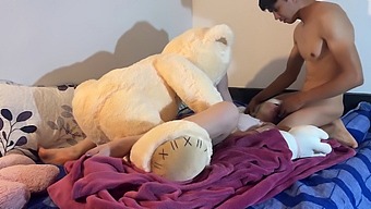 Real Couples Explore Pleasure As 18-Year-Old Virgin Grinds On Hairy Pussy